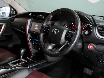 TOYOTA FORTUNER 2.8TRD NAVI 4WD เกียร์AT ปี20 รูปที่ 4